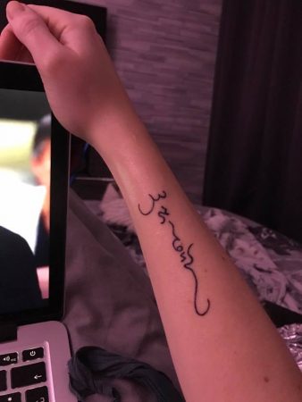 écriture fine tatouage